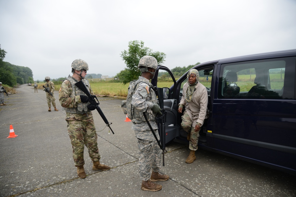 39th Signal Bn Commander exercise