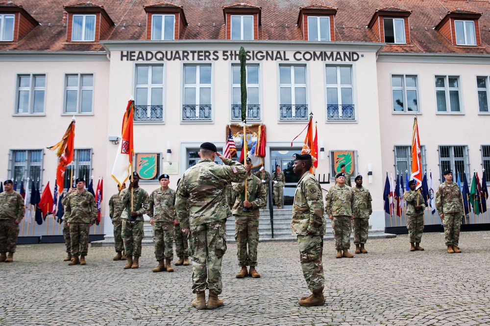 5th Signal Command cases colors after 43 years in Europe