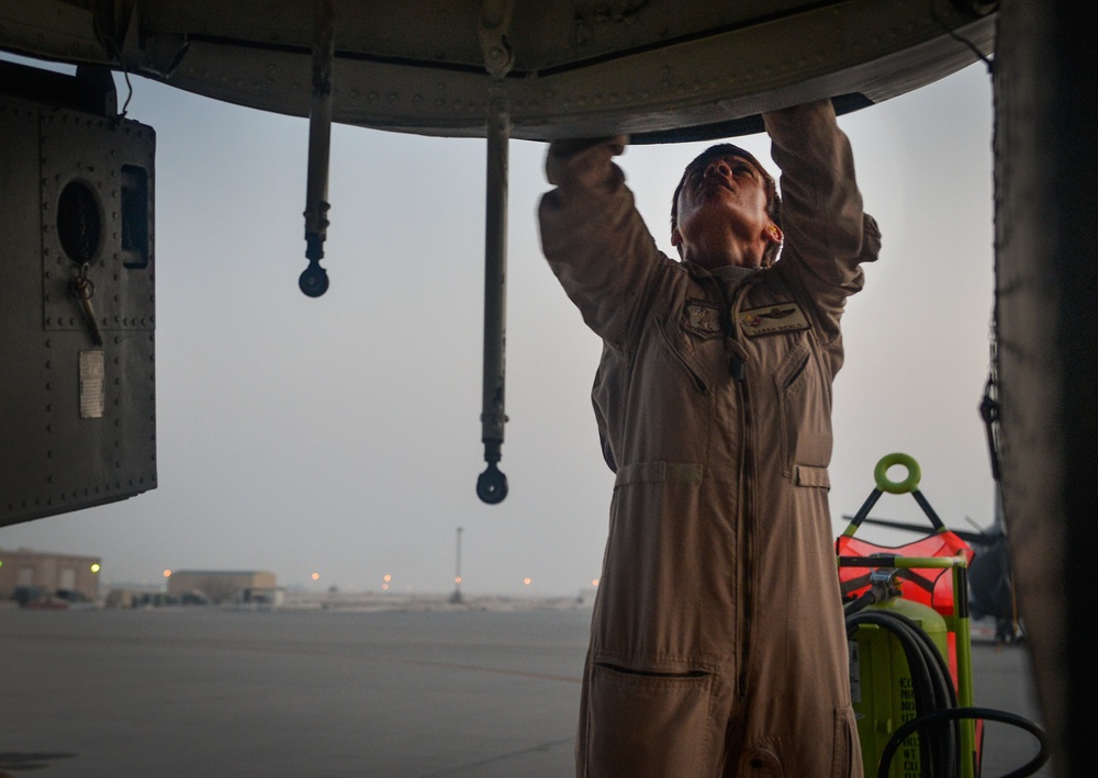 KC-135s refuel USMC F/A-18