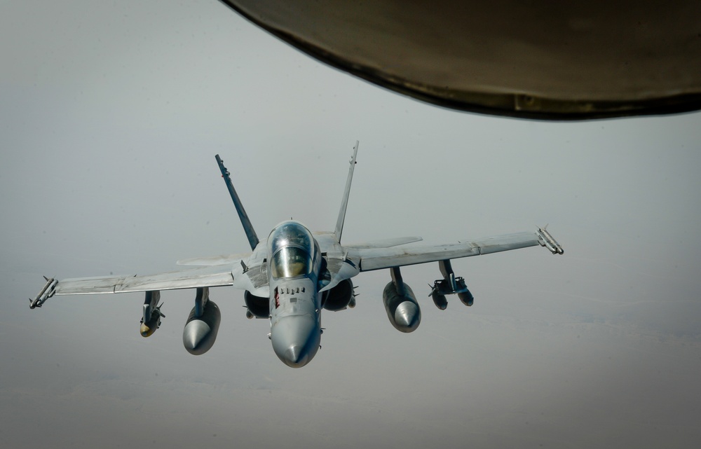 KC-135s refuel USMC F/A-18