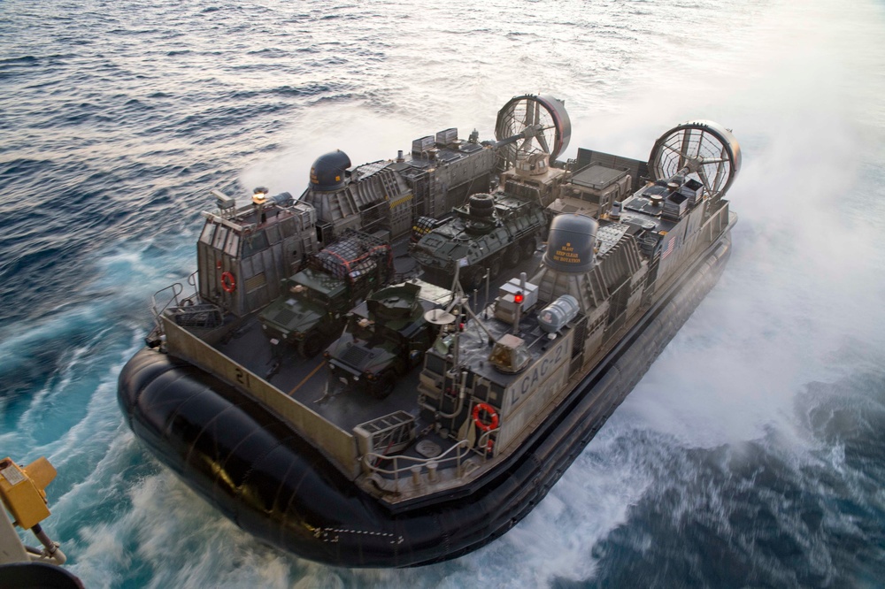 USS Bonhomme Richard Conducts Landing Craft Air Cusion (LCAC) Operations During Amphibious Integration Training (AIT)