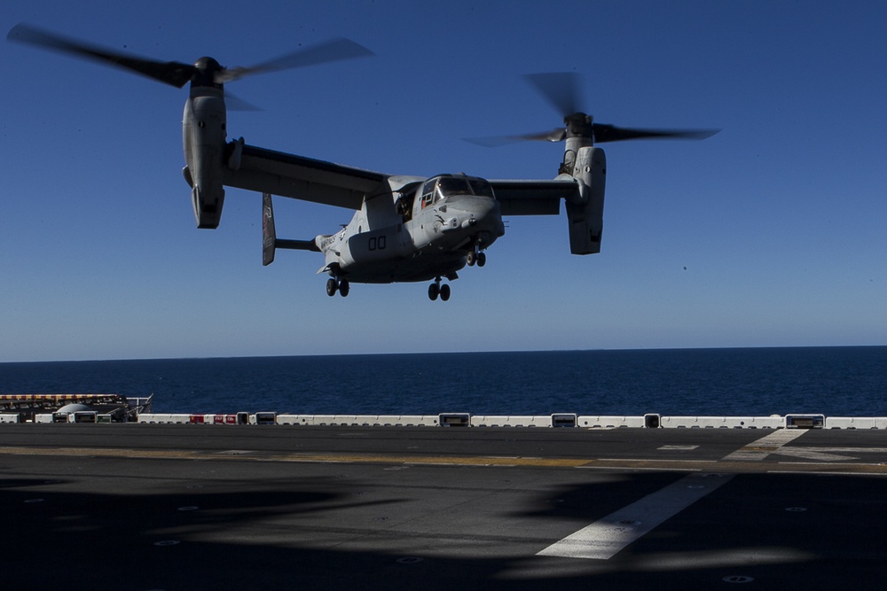 Corps' top leaders visit 31st MEU, Bonhomme Richard