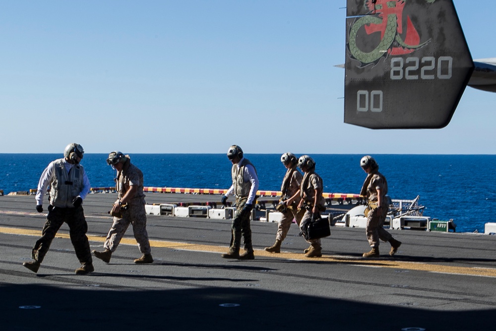 Corps' top leaders visit 31st MEU, Bonhomme Richard