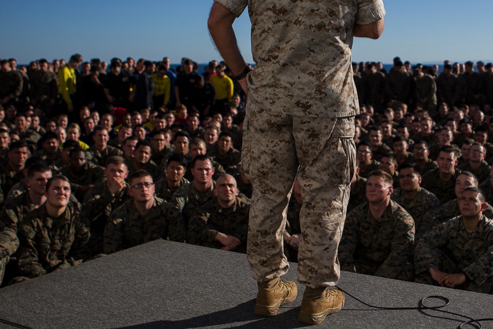 Corps’ top leaders visit 31st MEU, Bonhomme Richard