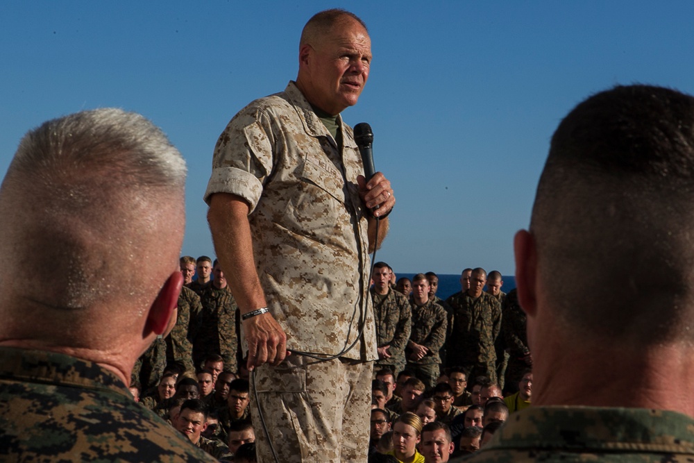 Corps’ top leaders visit 31st MEU, Bonhomme Richard