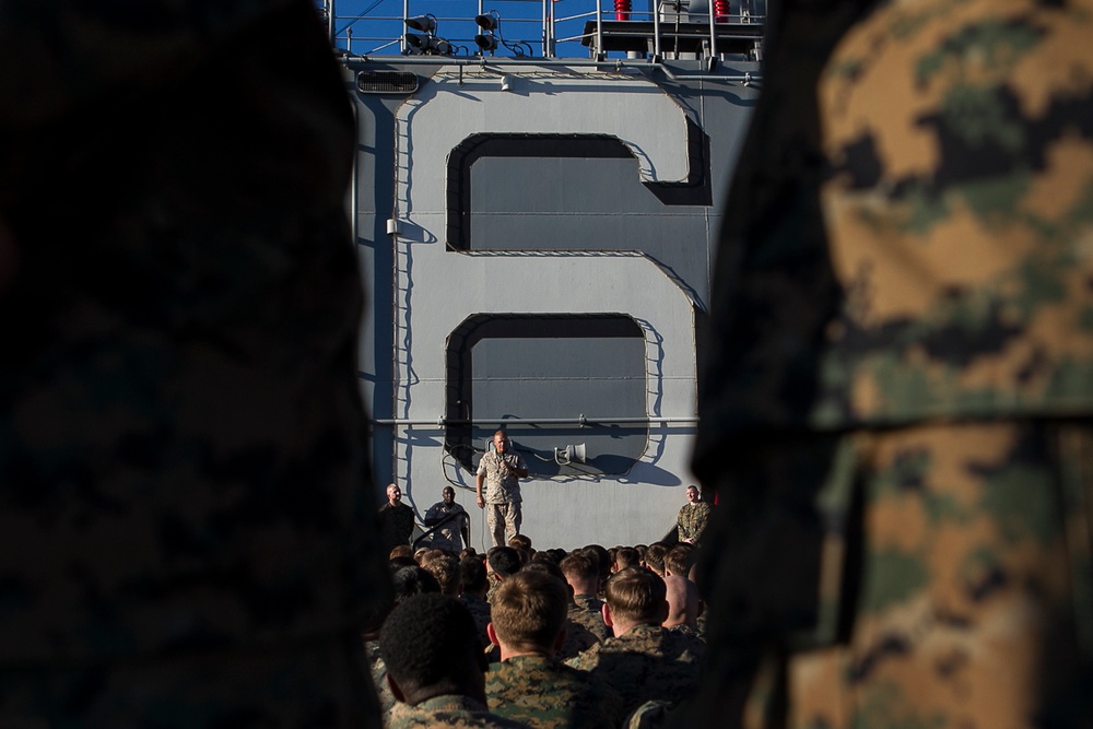 Corps’ top leaders visit 31st MEU, Bonhomme Richard