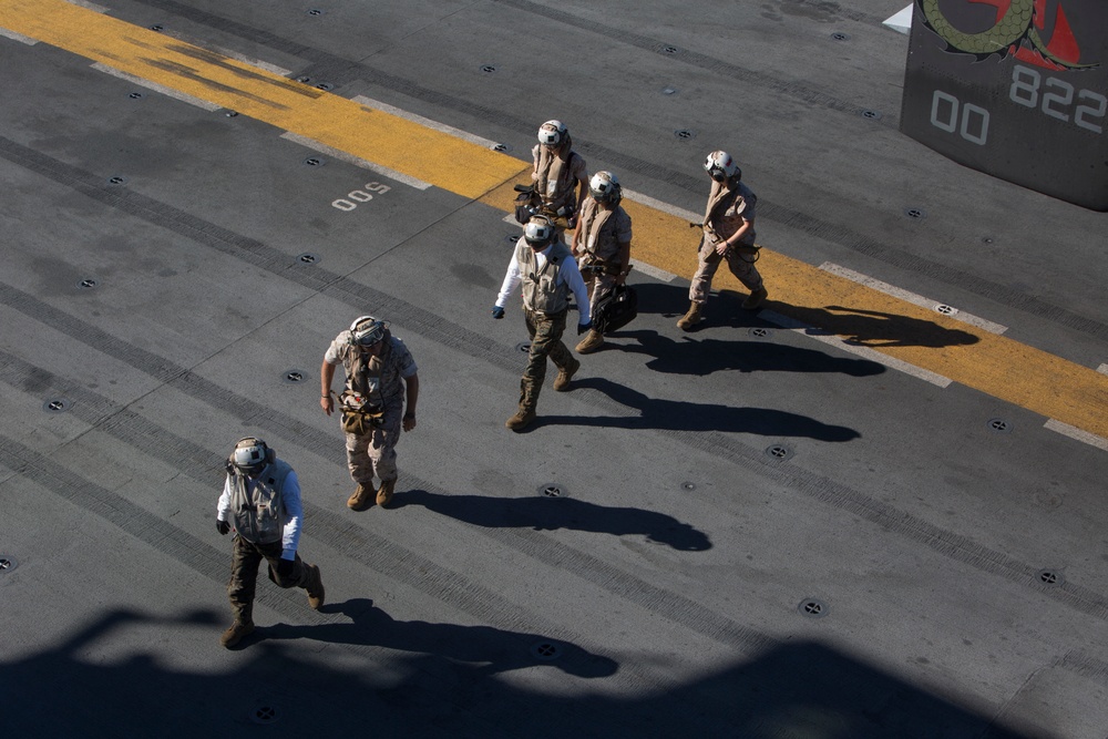 Corps' top leaders visit 31st MEU, Bonhomme Richard