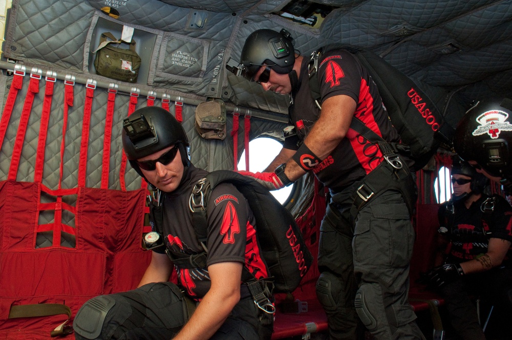 Black Daggers pierce the skies above Schofield Barracks