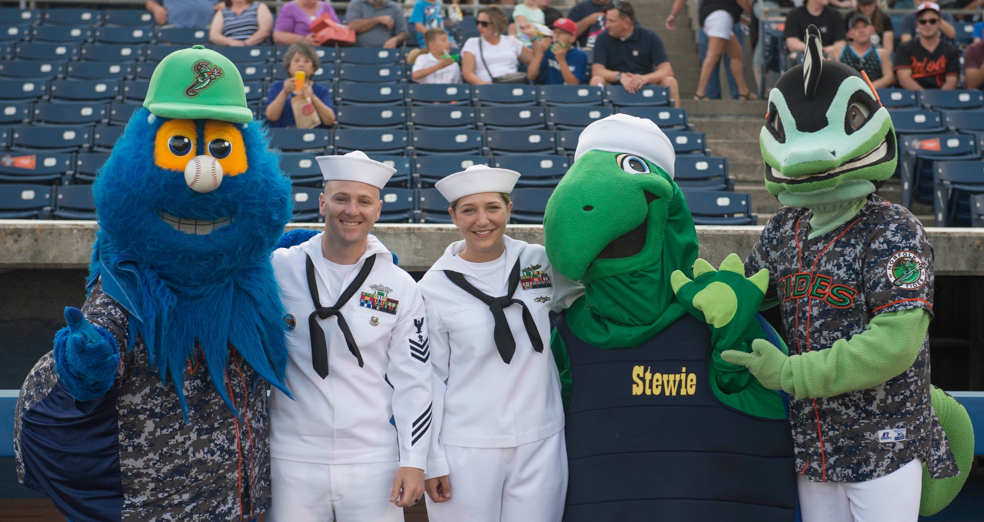 DVIDS - Images - Nimitz Sailors Pose For Photo With Team Mascot