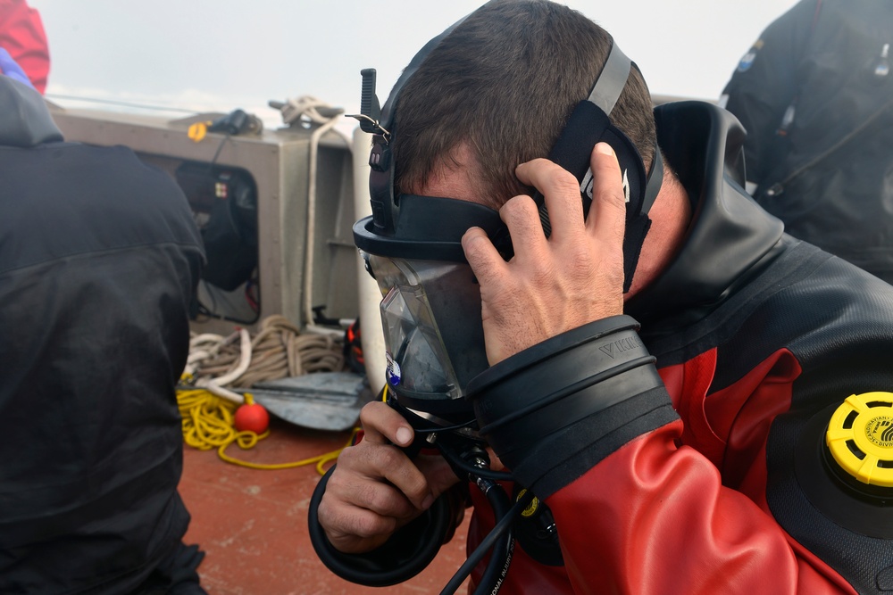 joint Coast Guard-Navy dive team member prepares for dive in the Arctic