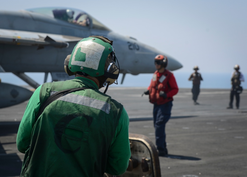 Nimitz Supports Operation Inherent Resolve