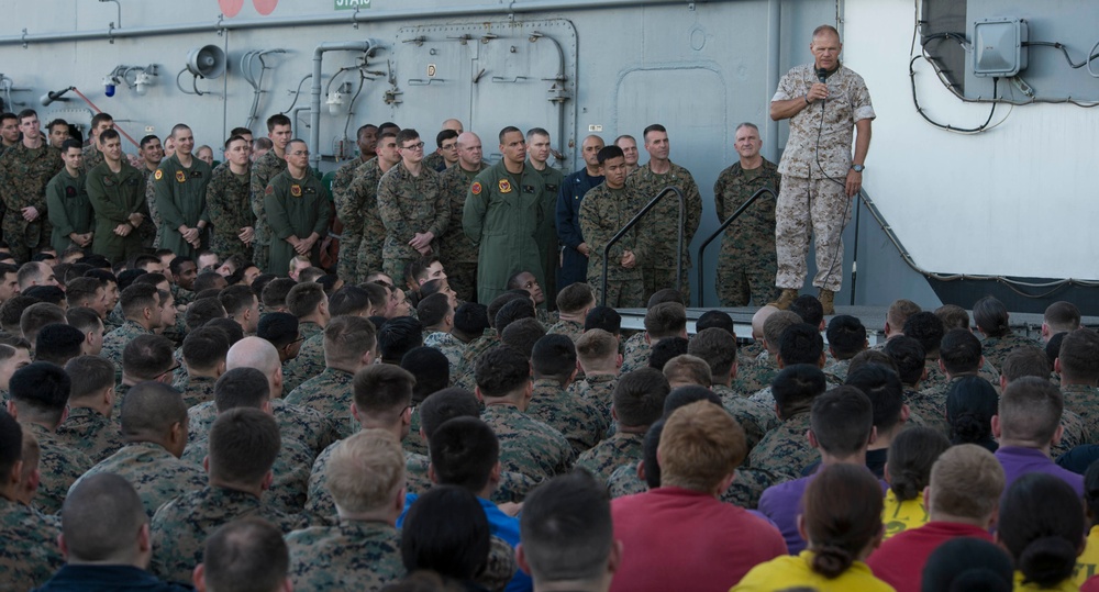 The Commandant of the Marine Corps visits Marines and Sailors aboard the amphibious assault ship USS Bonhomme Richard (LHD 6)