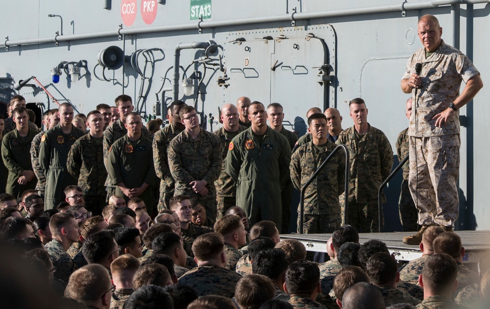 The Commandant of the Marine Corps visits Marines and Sailors aboard the amphibious assault ship USS Bonhomme Richard (LHD 6)