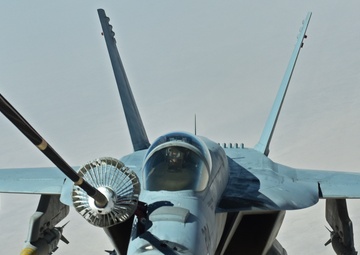 908 EARS refuels Navy F/A-18 Super Hornets, B-52 Stratofortress