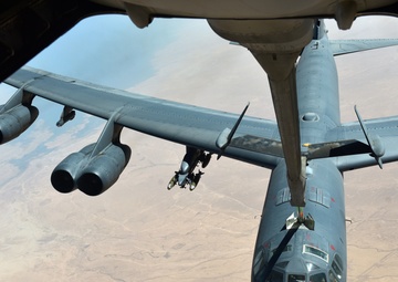 908 EARS refuels Navy F/A-18 Super Hornets, B-52 Stratofortress