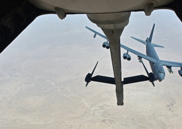 908 EARS refuels Navy F/A-18 Super Hornets, B-52 Stratofortress