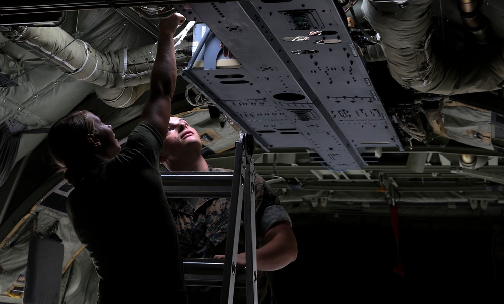 Marines with 22nd MEU Install Satellite Communication System