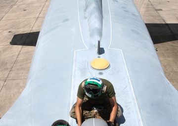 Marines with 22nd MEU Install Satellite Communication System