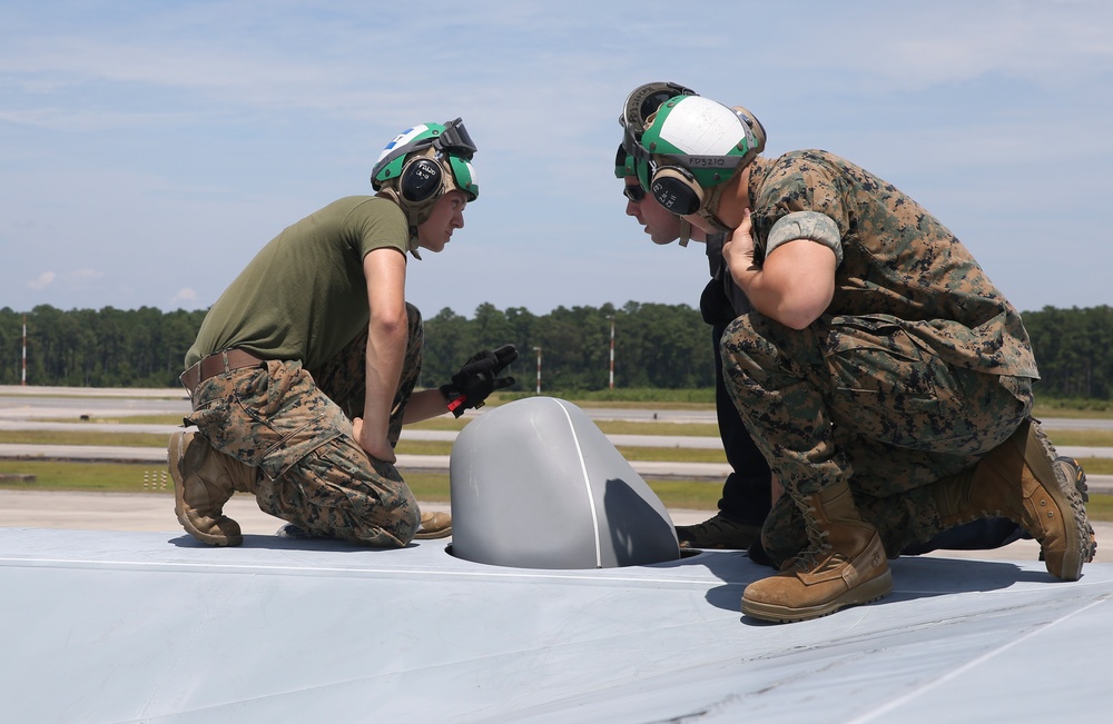 Marines with 22nd MEU Install Satellite Communication System
