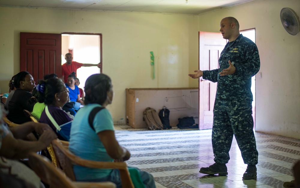 Sailors Participate in Medical Subject Matter Expert Exchange during SPS 17