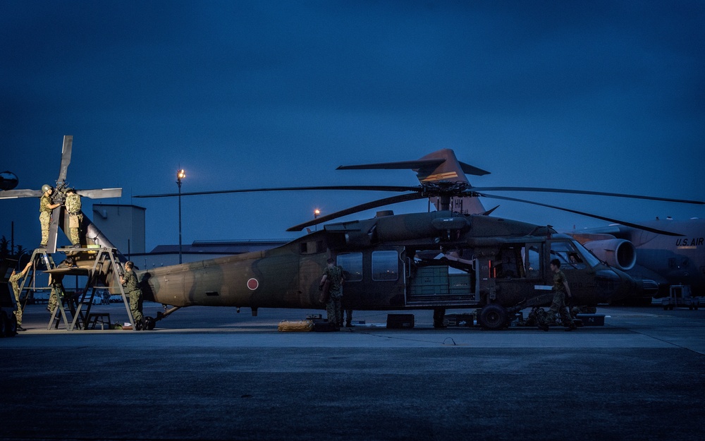 USAF, JGSDF participate in C-17 load engagement