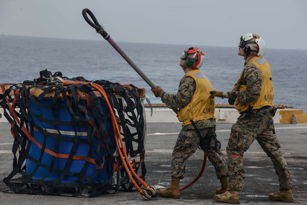 VMM-161 (REIN) flexes its lifting abilities