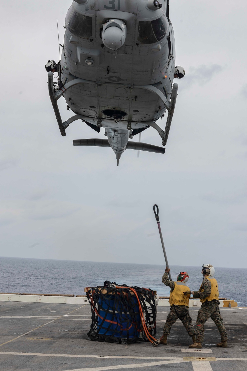 VMM-161 (REIN) flexes its lifting abilities