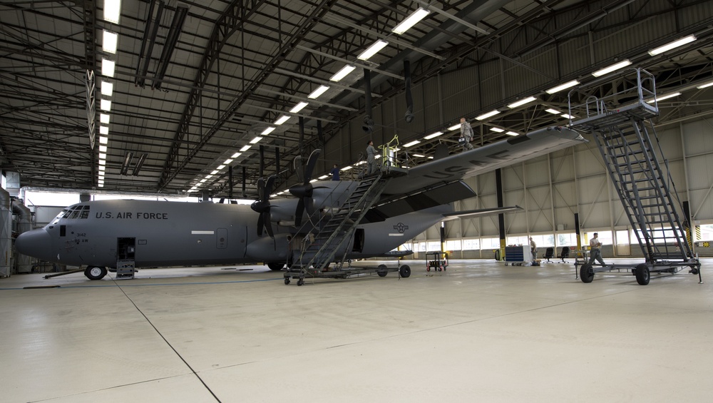86 MXS crawls into C-130 fuel tank inspection
