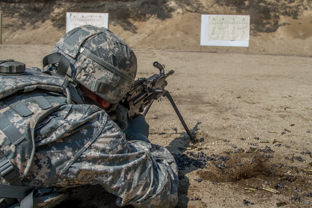 Spc. Wantea Seong qualifies with a M249 squad automatic weapon