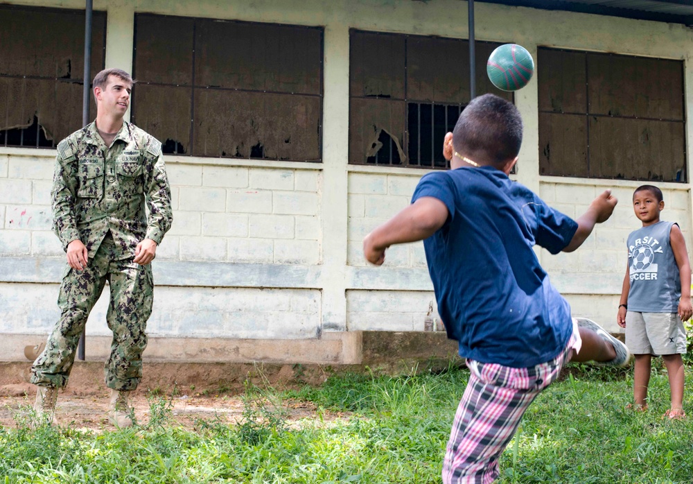 SPS 17 Service Members help Honduran Students during SPS 17 COMREL