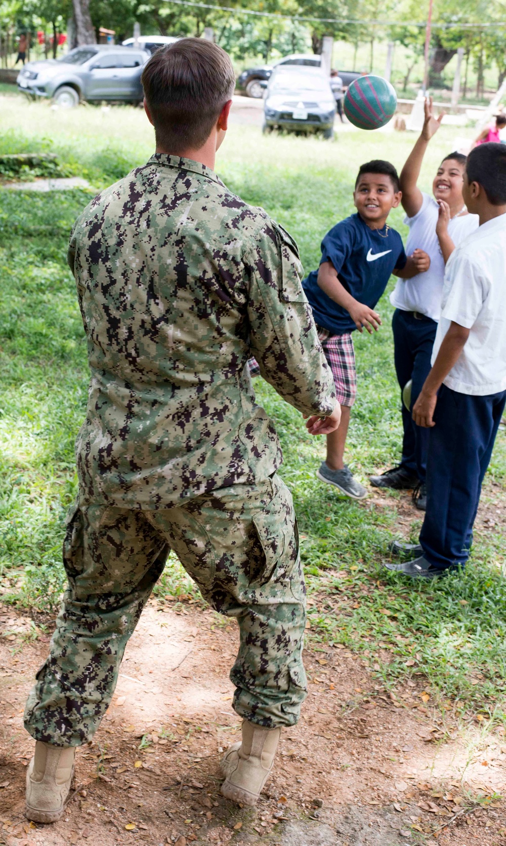 SPS 17 Service Members help Honduran Students during SPS 17 COMREL