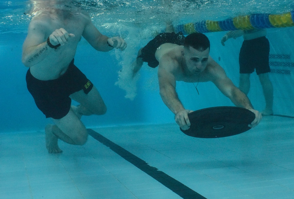 Service members prepare for French Desert Commando Course