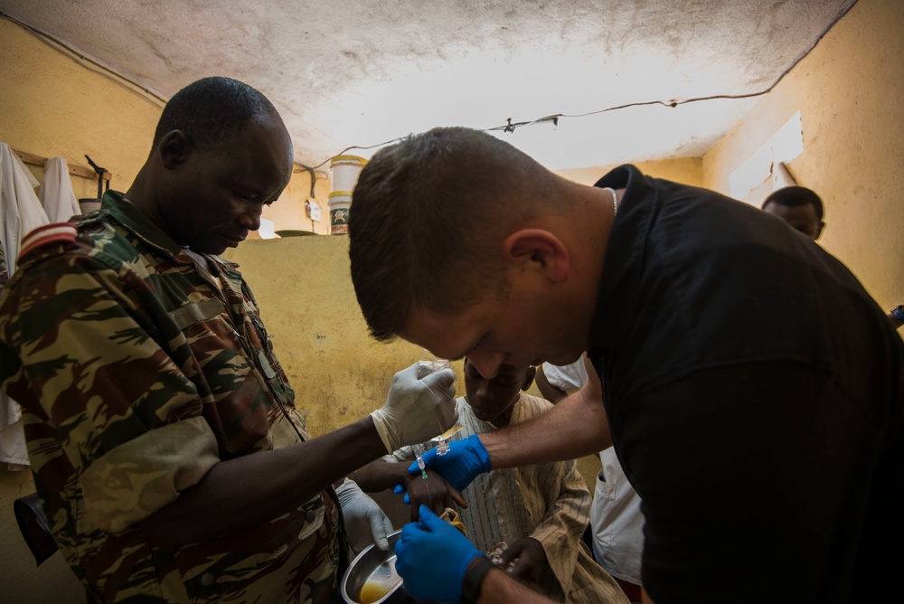 Shoulder to shoulder, sharing medical practices: American and Cameroonian military medical professionals partner, develop relationship through MEDRETE 17-5