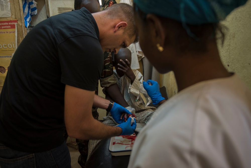 Shoulder to shoulder, sharing medical practices: American and Cameroonian military medical professionals partner, develop relationship through MEDRETE 17-5