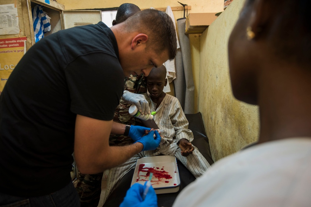 Shoulder to shoulder, sharing medical practices: American and Cameroonian military medical professionals partner, develop relationship through MEDRETE 17-5