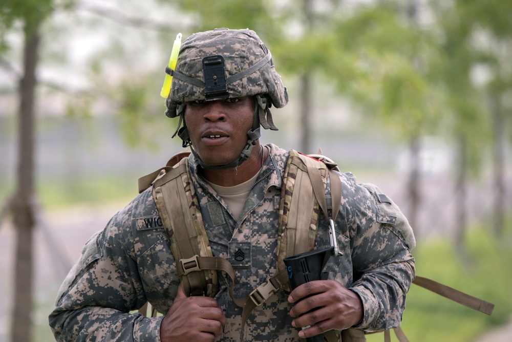 Soldier Rucks to Qualify for Air Assault School