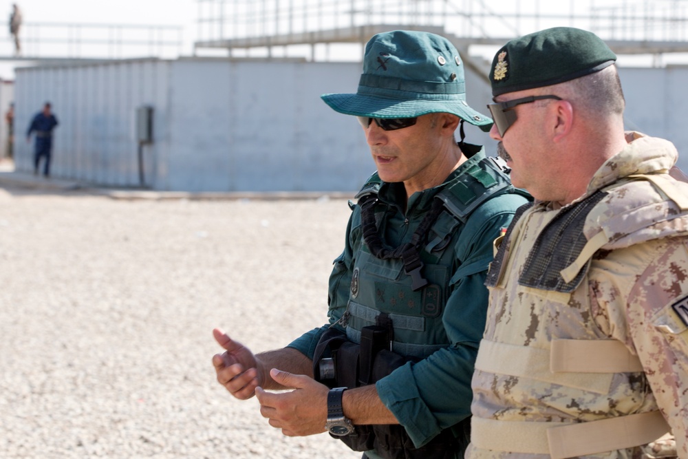 Brig. Gen. Hoskin and Brig. Gen. Whelan visit the Besmaya Range Complex