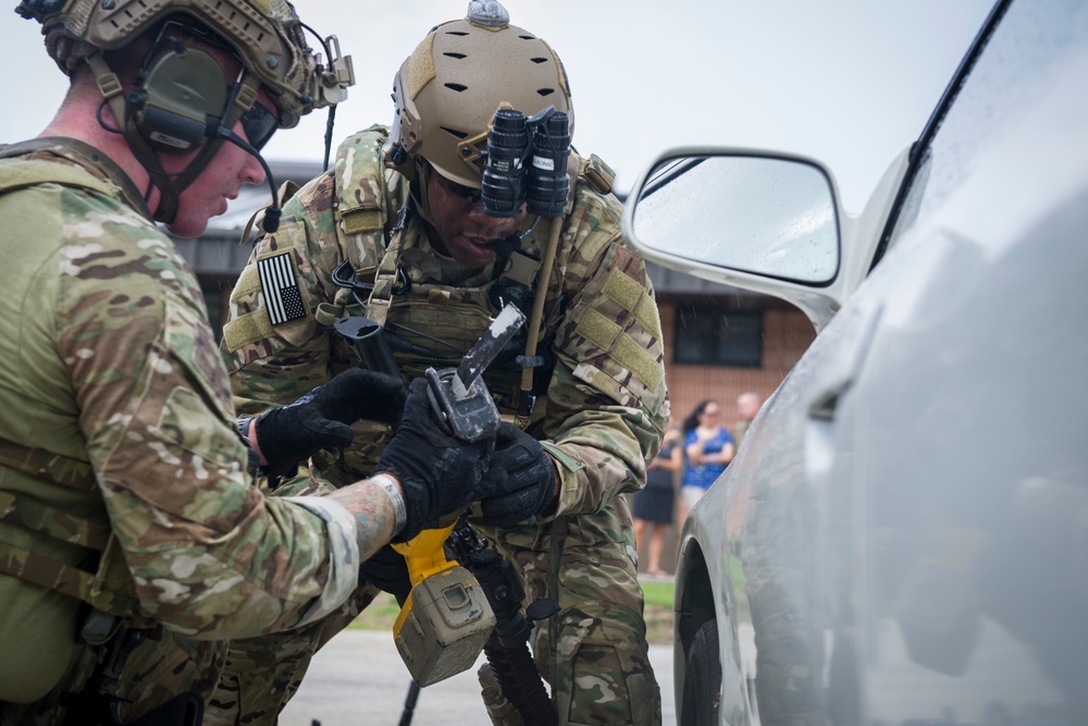 Special Tactics Airmen showcase their mission with CMSAF