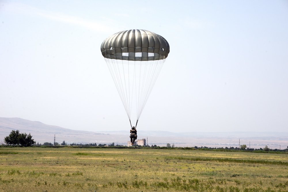 U.S. Paratroopers conduct airborne jump with Georgian SOF