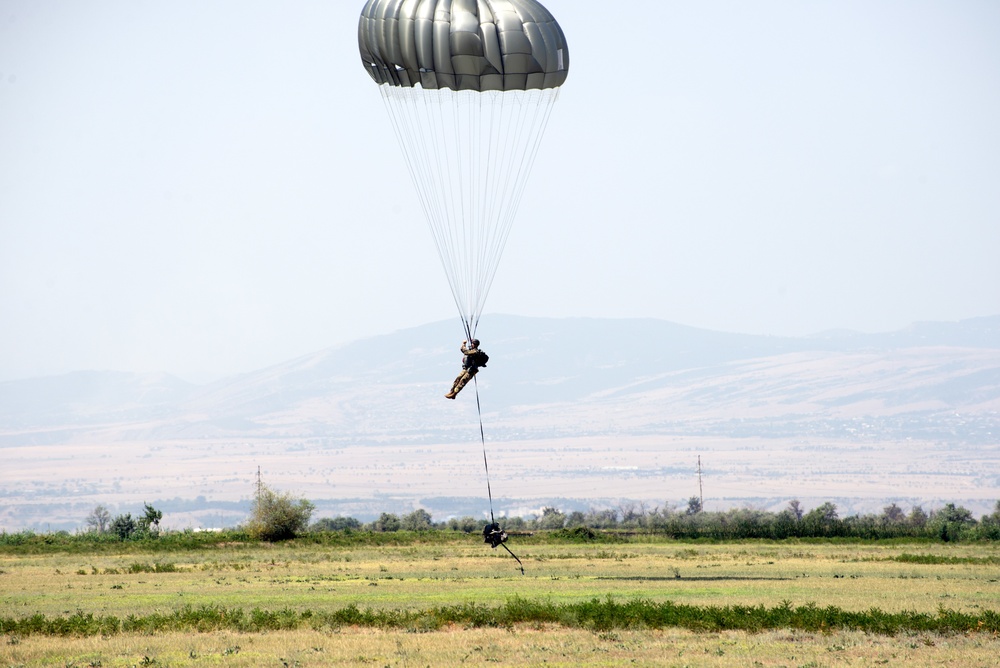 U.S. paratroopers conduct combined airborne operation with Georgian SOF