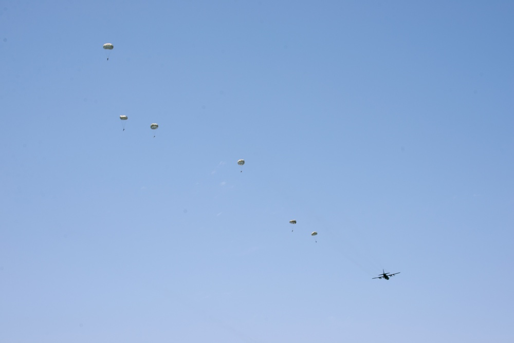 U.S. Paratroopers conduct combined airborne operation with Georgian SOF
