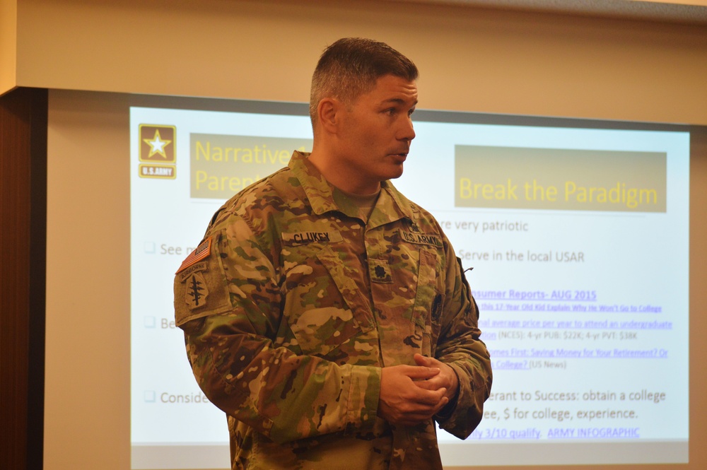 Phoenix Recruiting Battalion hosts Arizona School Board members