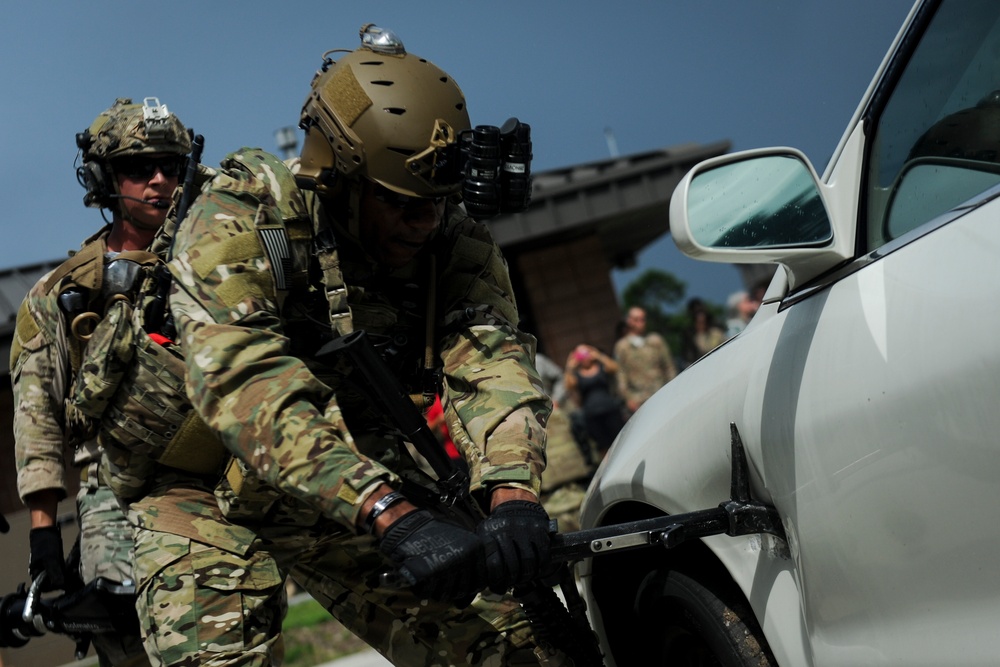 CMSAF Kaleth O. Wright visits Hurlburt Field