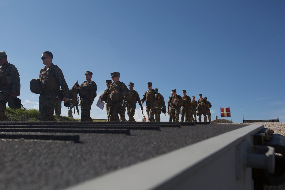 MPFEX 17: Marines unload landing craft