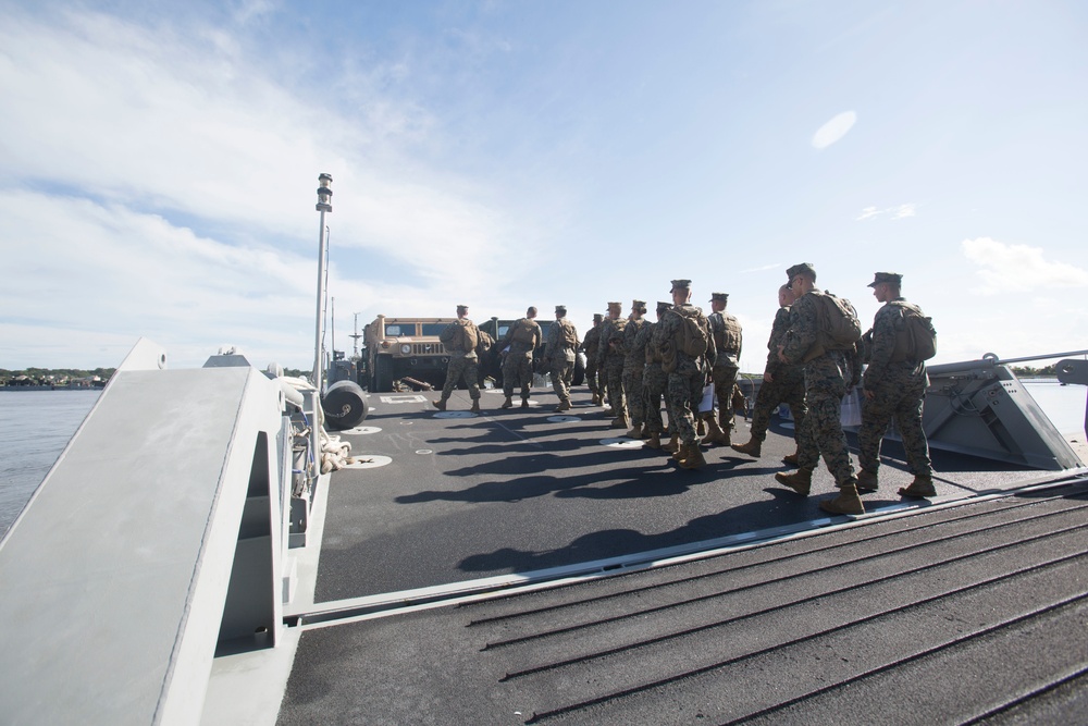 MPFEX 17: Marines unload landing craft