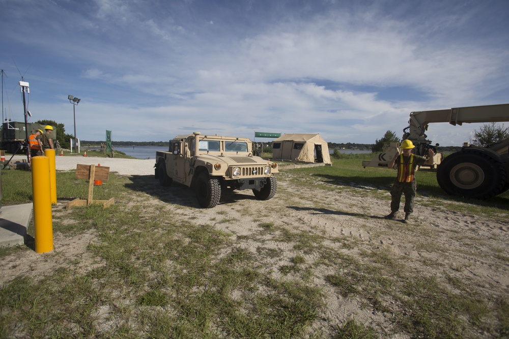 MPFEX 17: Marines unload landing craft