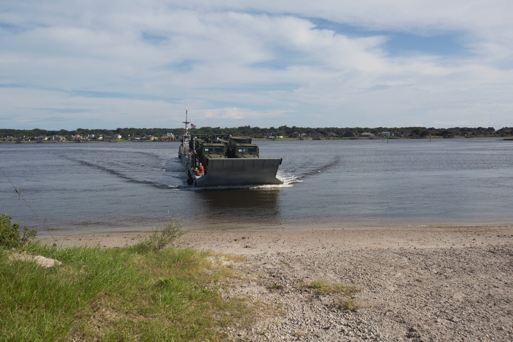 MPFEX 17: Marines unload landing craft