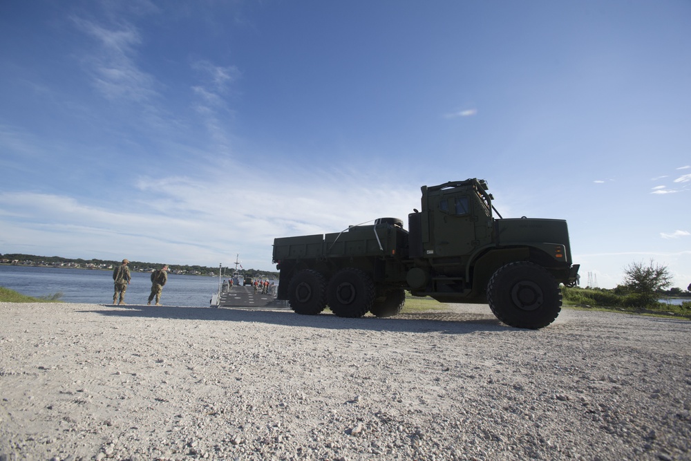 MPFEX 17: Marines unload landing craft