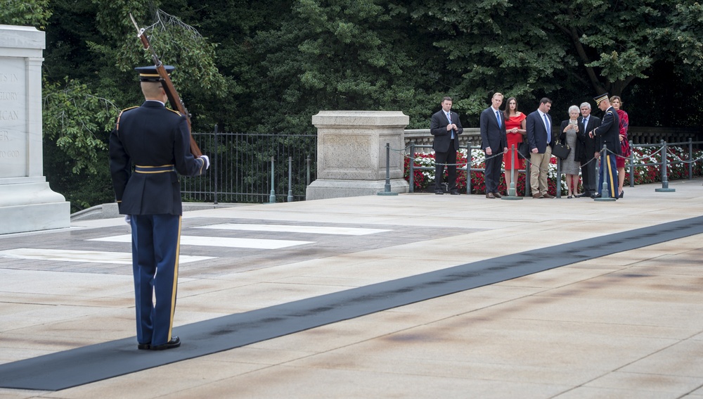 DSD visits Old Guard, Arlington National Cemetery