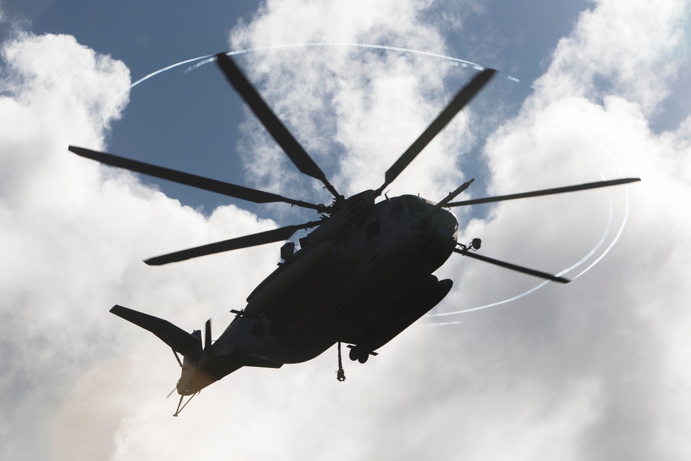 Pegasus conducts external lift with 25th ID